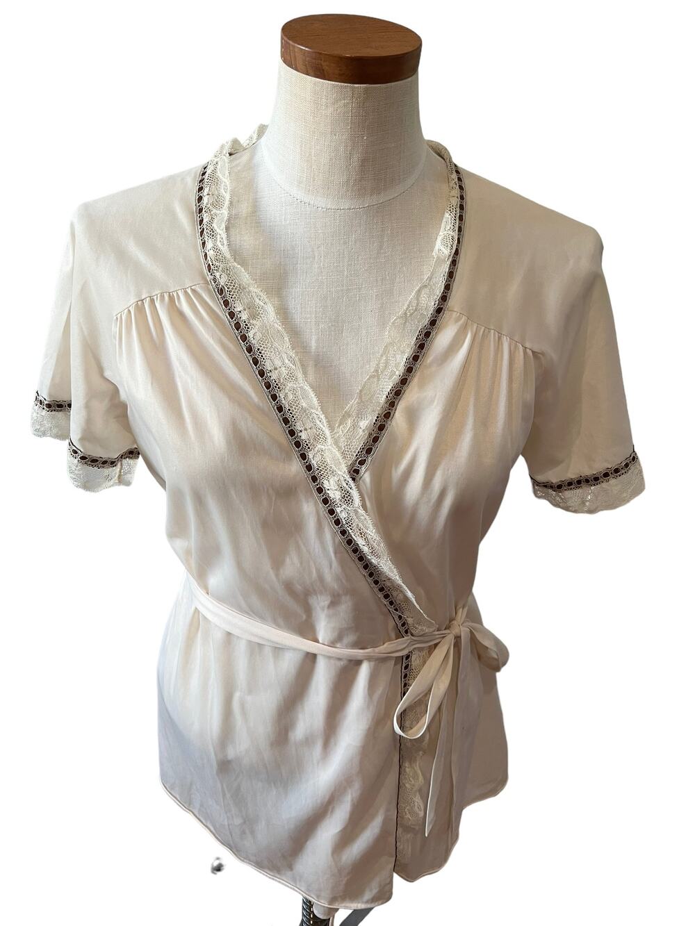 Vintage 70s Maidenform Dreamwear ivory wrap top lace trim